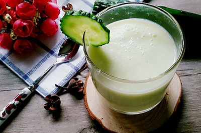 黄瓜苹果酸奶汁（喝出a4腰）